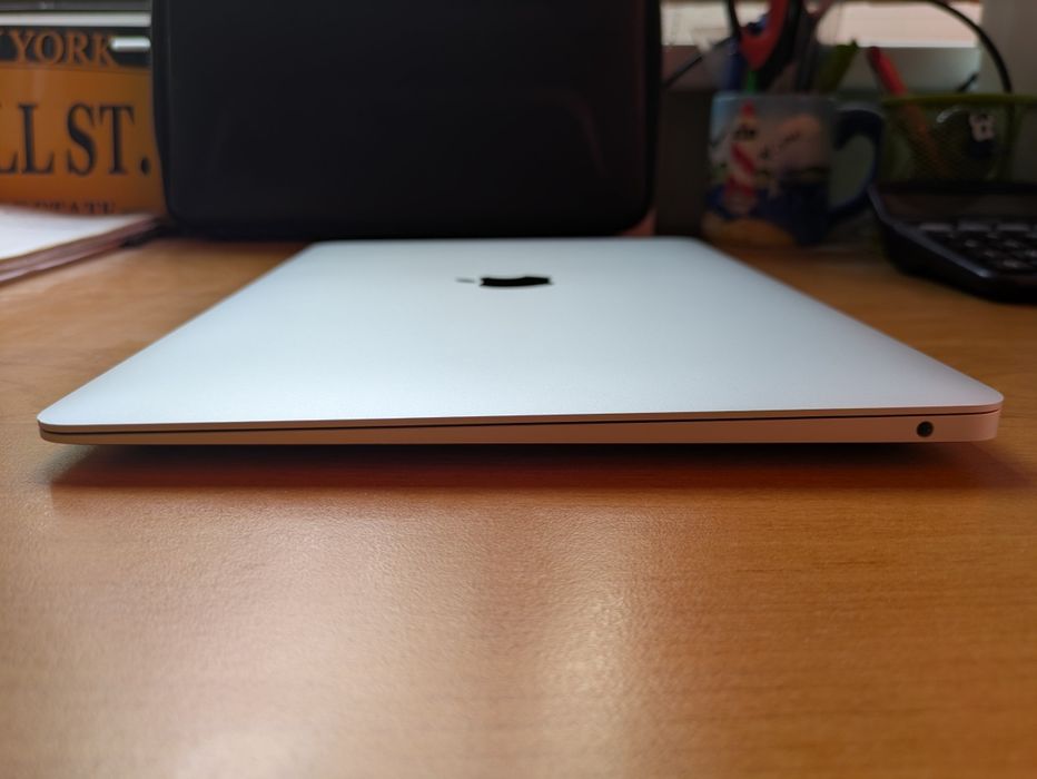 Лаптоп Macbook Air M1 256GB / 8GB RAM / 97% battery - 53 cycles