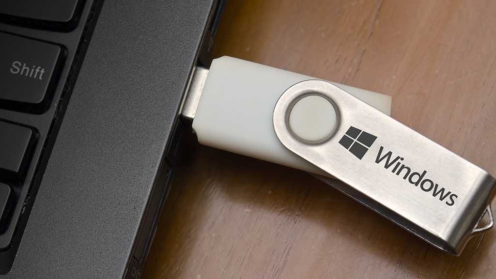 Stick bootabil Windows 11, 10 NOU + LICENTA