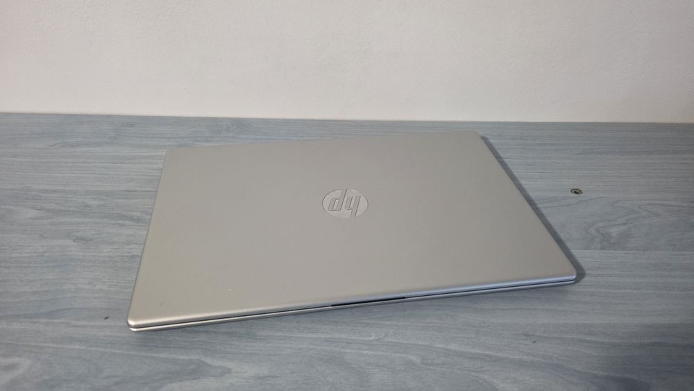 Laptop HP I3 gen 13, NOU