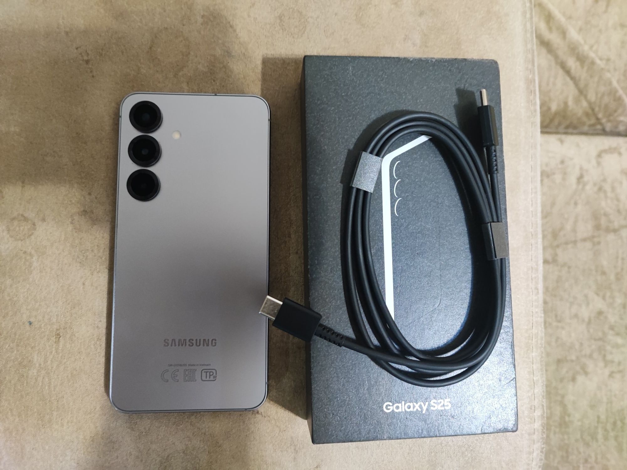 Samsung s25 12/128 в идеальном состоянии