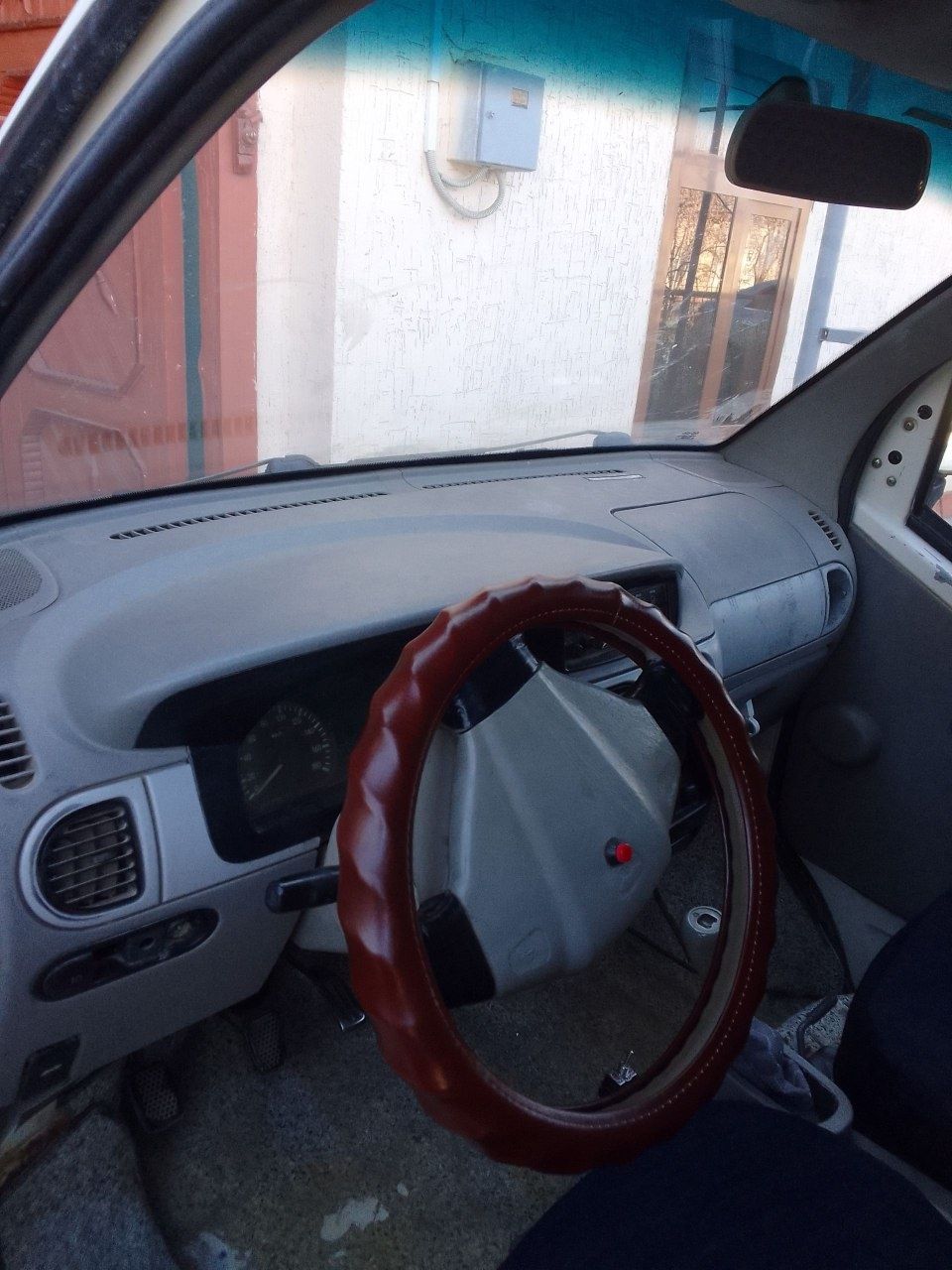 Avtomobil sorltiladi