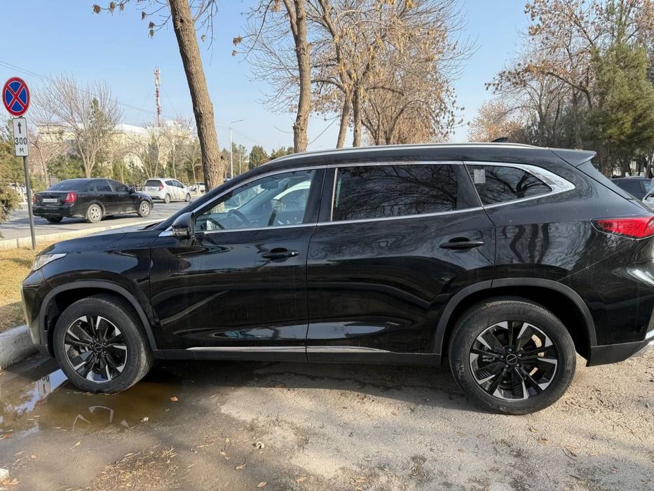 Exeed TXL premium rusumli avtomashina sotiladi