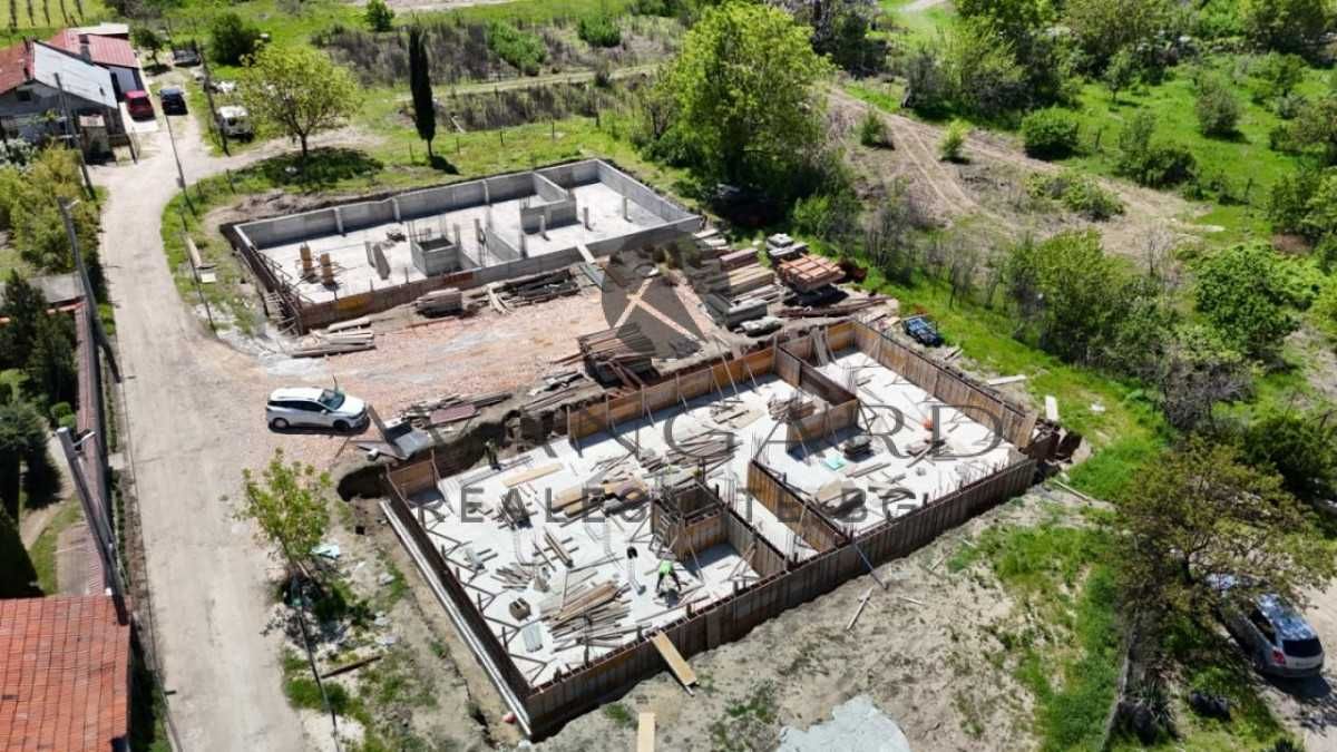 оф.22151 Тристаен с Двор Беломорски