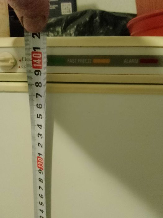 Продавам фризер 7 чекмеджета 140 висок работещ в прекрасно състояние