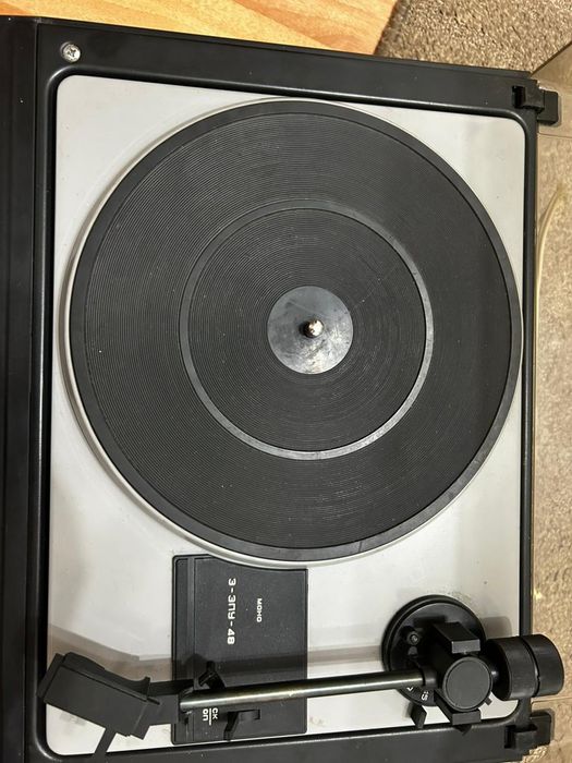 Виниловый проигрыватель