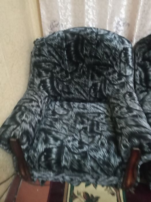 Кресла . Два кресла.