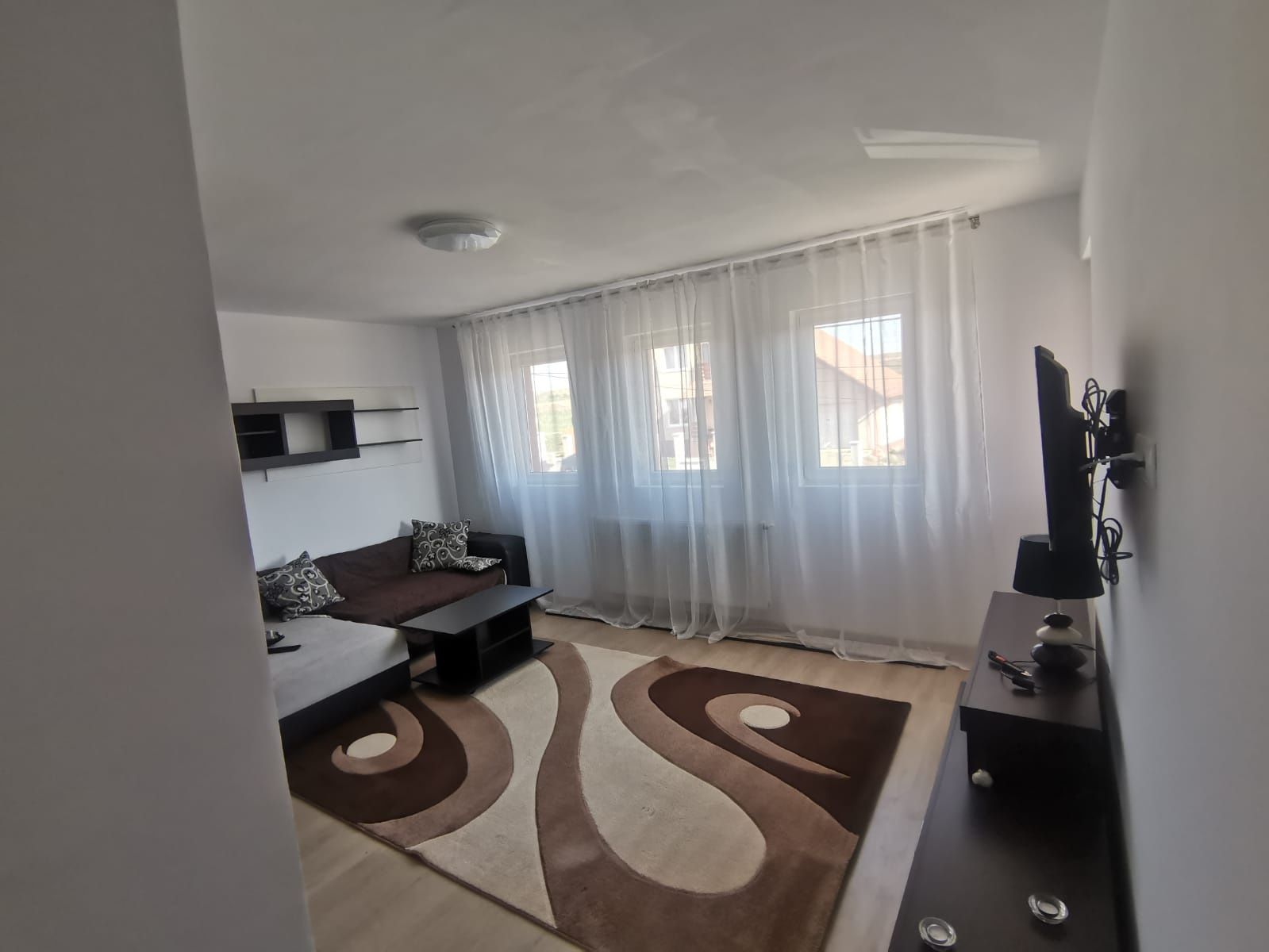 Închiriez apartament în Cristești 2 camere