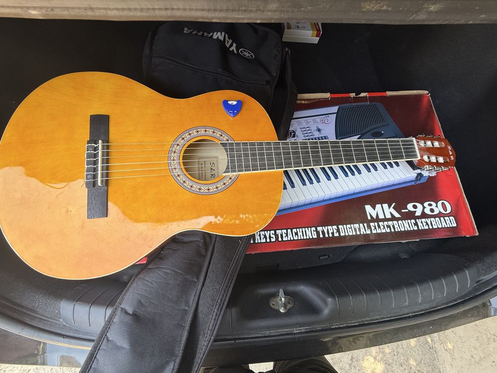 Gitara professional SAR sotiladi holati ideal