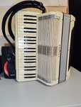 Vând,acordeon hohner în vergea