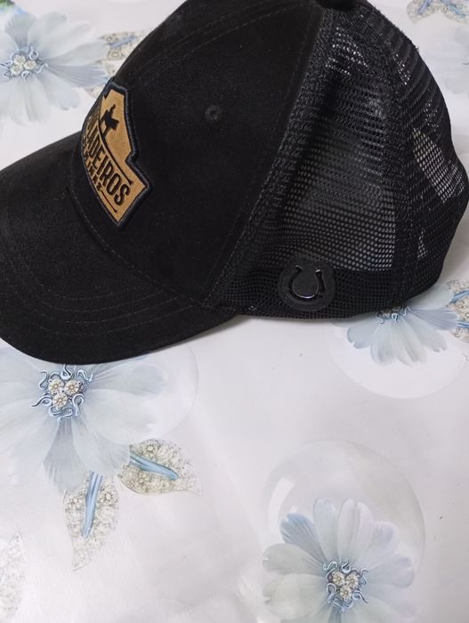 Кепки в отличном состоянии