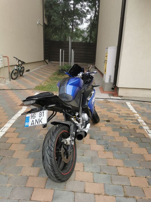 Motocicleta yamaha yzf 125