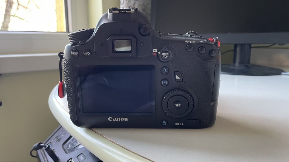 Aparat foto Canon 6D Mark I cu obiectiv 24-105 /f4