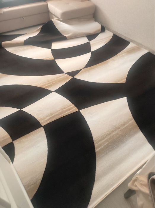 Элегантный ковёр с геометрией