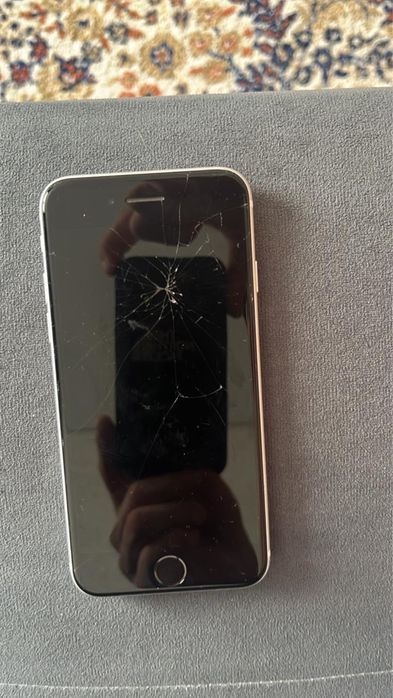 Айфон SE 2 поколения