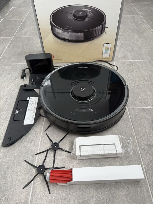 Vând robot aspirator Roborock S7 (cu mop) + set de accesorii noi