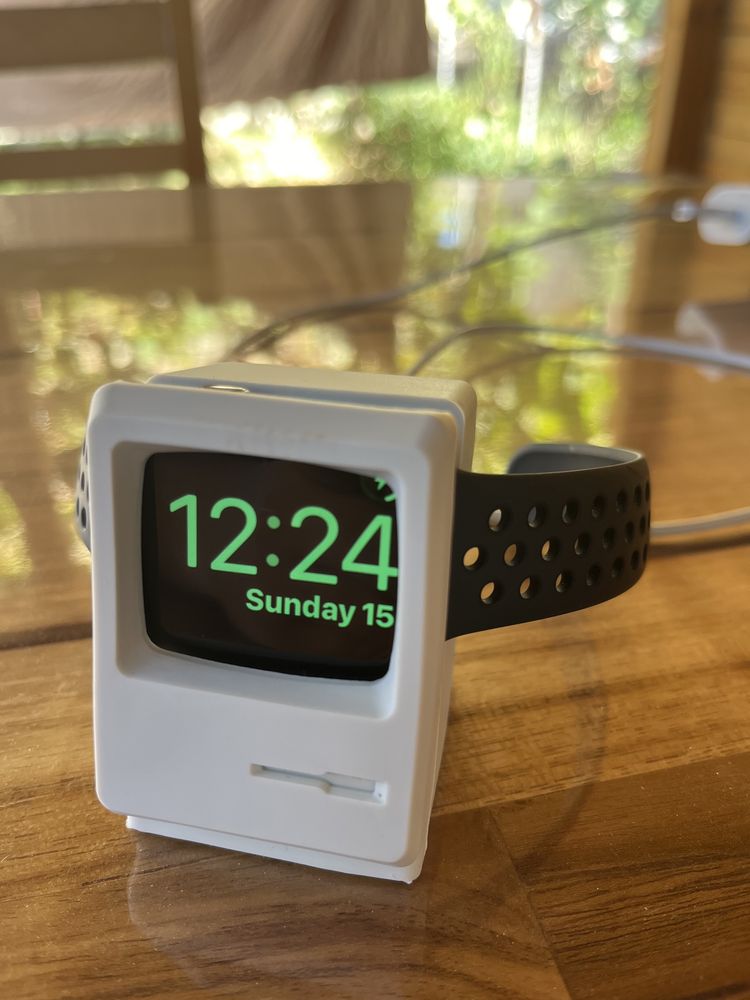 Macintosh поставка за зареждане на Apple Watch