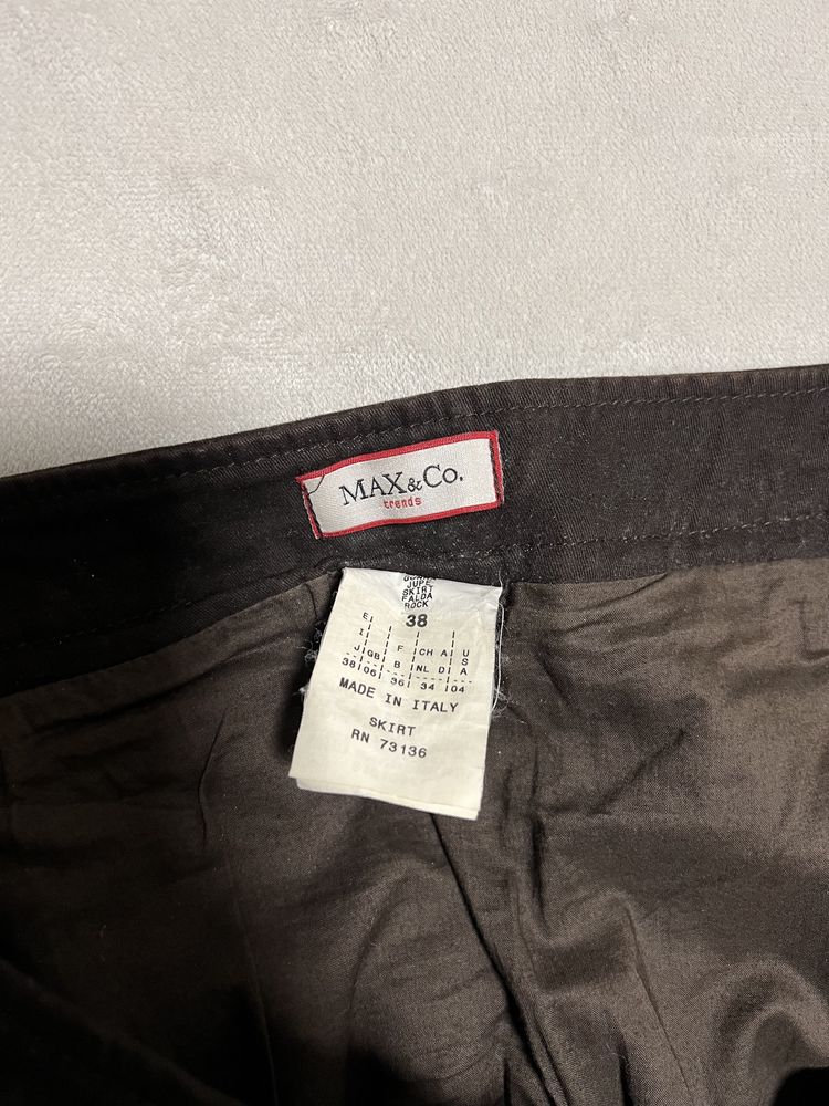 Дънки Massimo Dutti, яке Sisley, пола Armani Jeans, Max&Co, Sandro