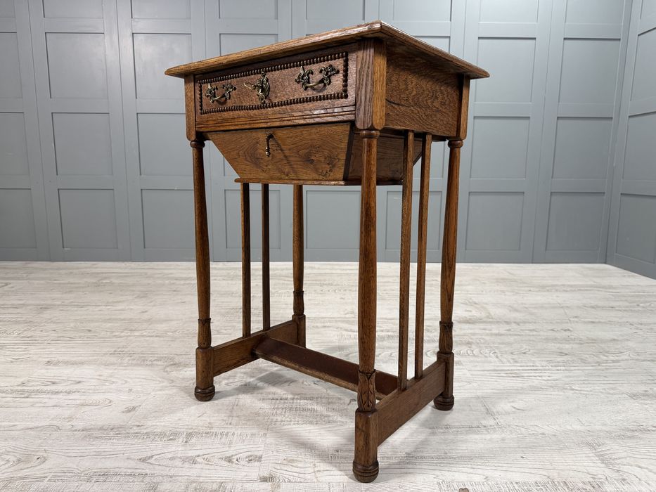 Конзолна маса - шкафче за шиене Д1099