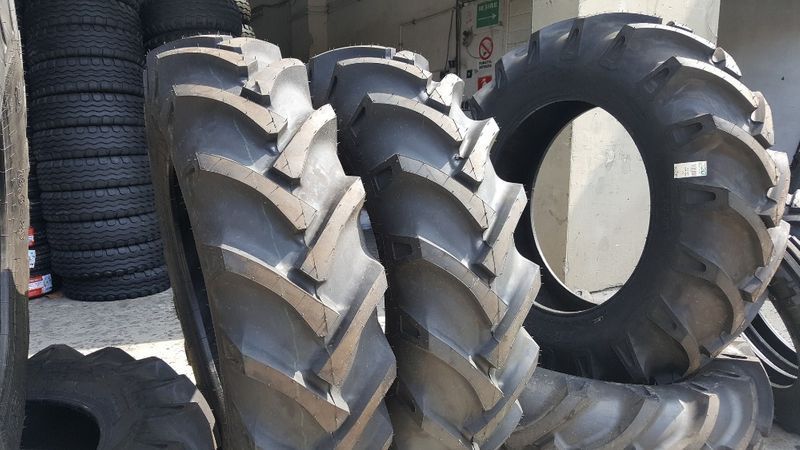 cauciucuri noi 11.2-28 sau alte dimensiuni pentru tractor fiat u445 8p