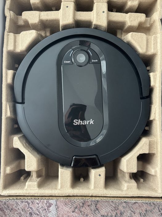 Aspirator Robot Shark iQ cu statie de golire