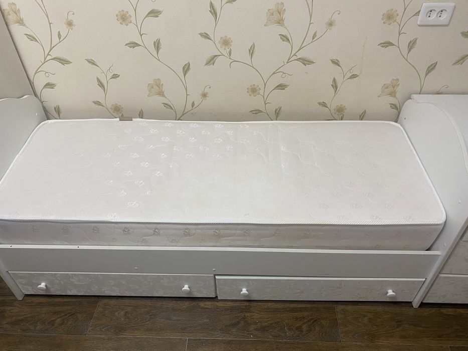 Продам матрас, наматрасник