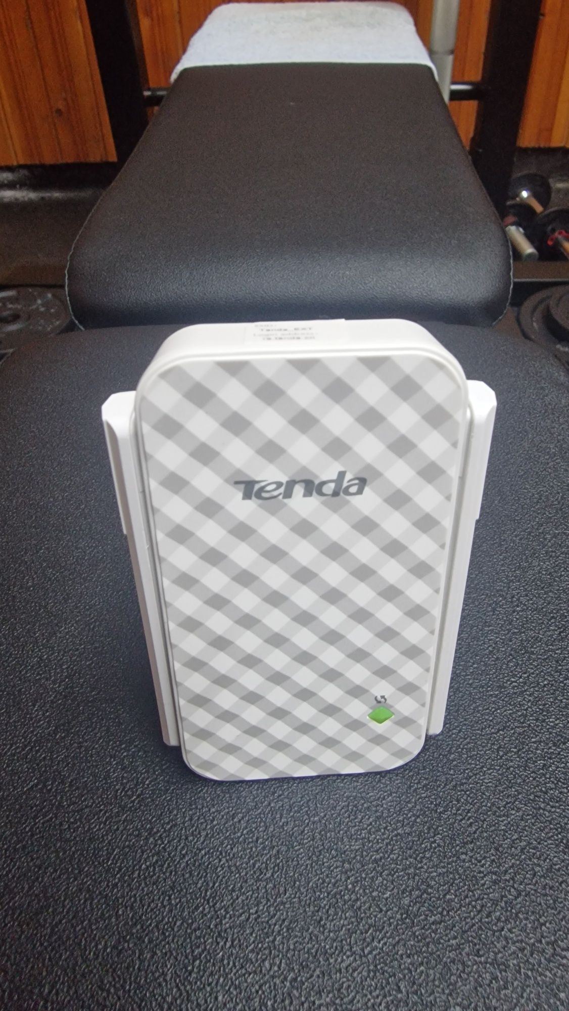 Tenda A9 Wireless N300 Universal Range Extender.  Repeater удължител