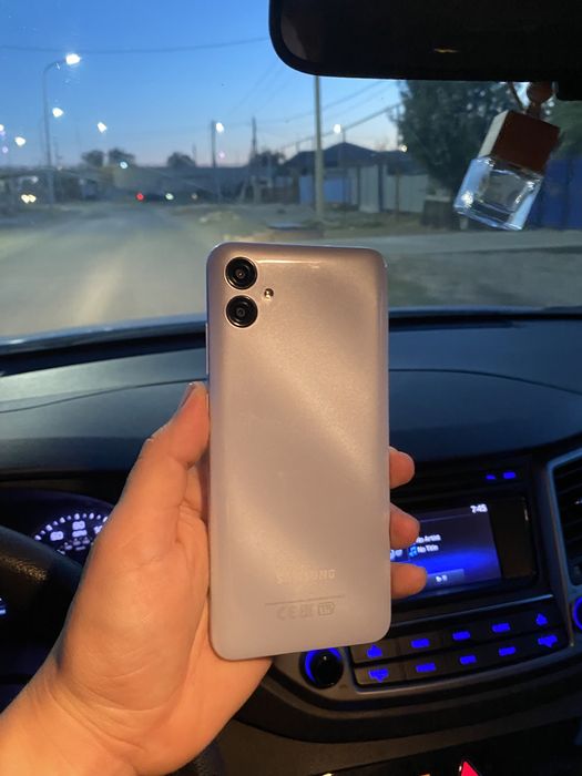 Samsung A04E почти новый телефон