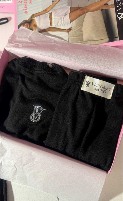 Seturi lenjerie dama Victoria Secret
