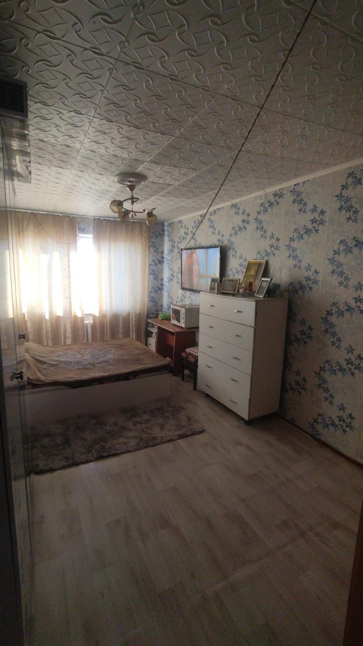 Продам 2х комнатную квартиру в 11 а микрорайоне.