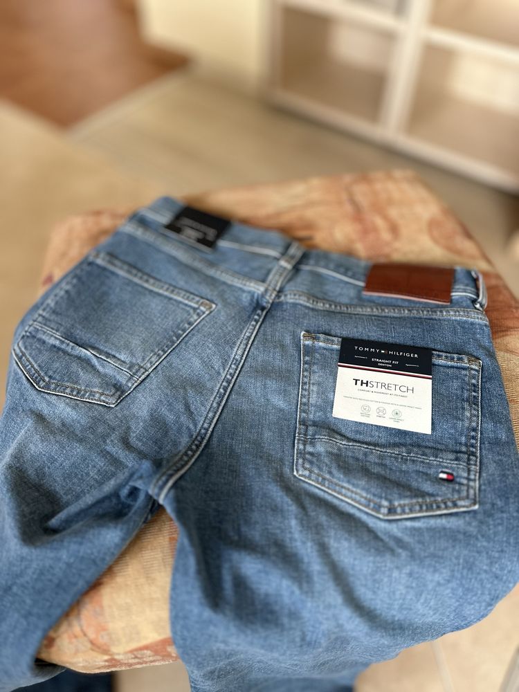 Tommy Hilfiger Men's Straight Jeans  31W/32L  *НОВИ*