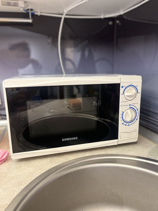 Микроволновая печь Samsung.