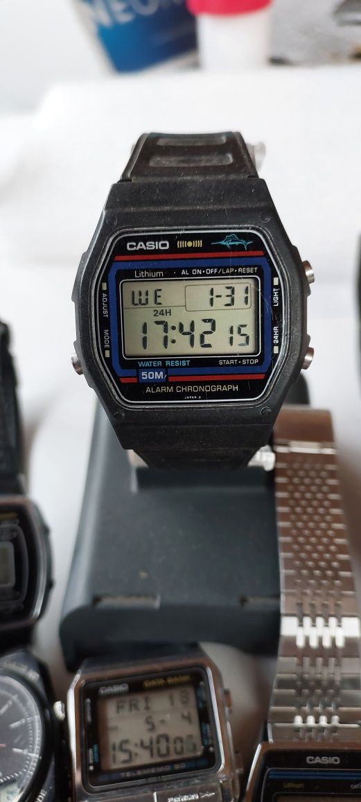 Vând ceasuri lcd vintage