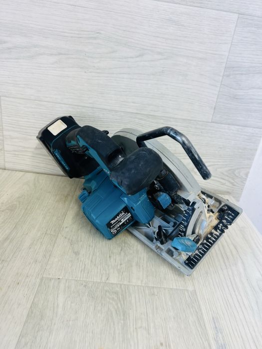 Makita DHS 680 circular lemn