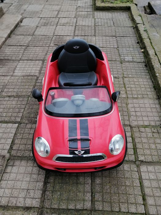 Детска акумулаторна кола