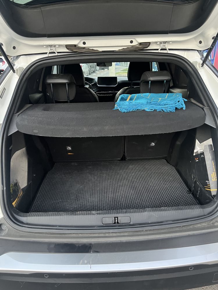 Peugeot e- 2008 ev электрокроссовер