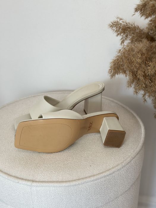 Papuci cu toc din piele naturala