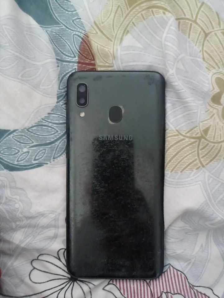 Samsung A20 holati yaxshi
