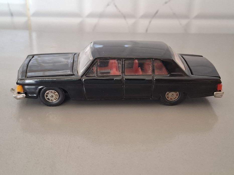 Коллекционная модель Чайка Газ 14, масштаб 1:43