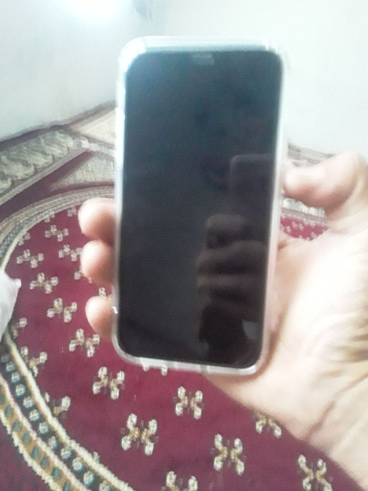 iphone xr aybi yoq hama joyi radnoy yomks76