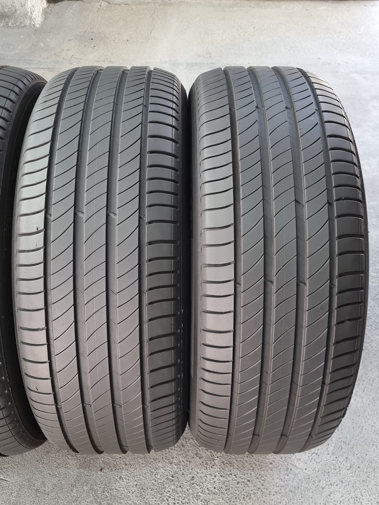 "Dot 22" 235/55/18 Michelin 4Броя: 400лв 6мм