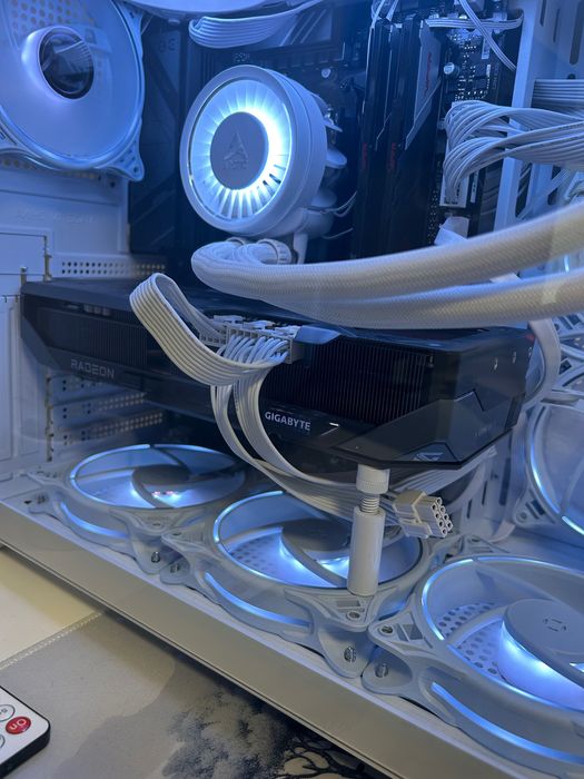 Placa video GIGABYTE GAMING OC AMD Radeon RX 9070 XT 16GB GDDR6 256bit