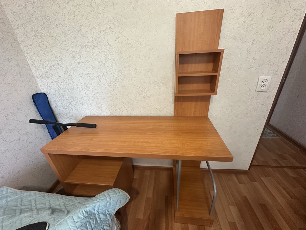 Продается стол компьютерный
