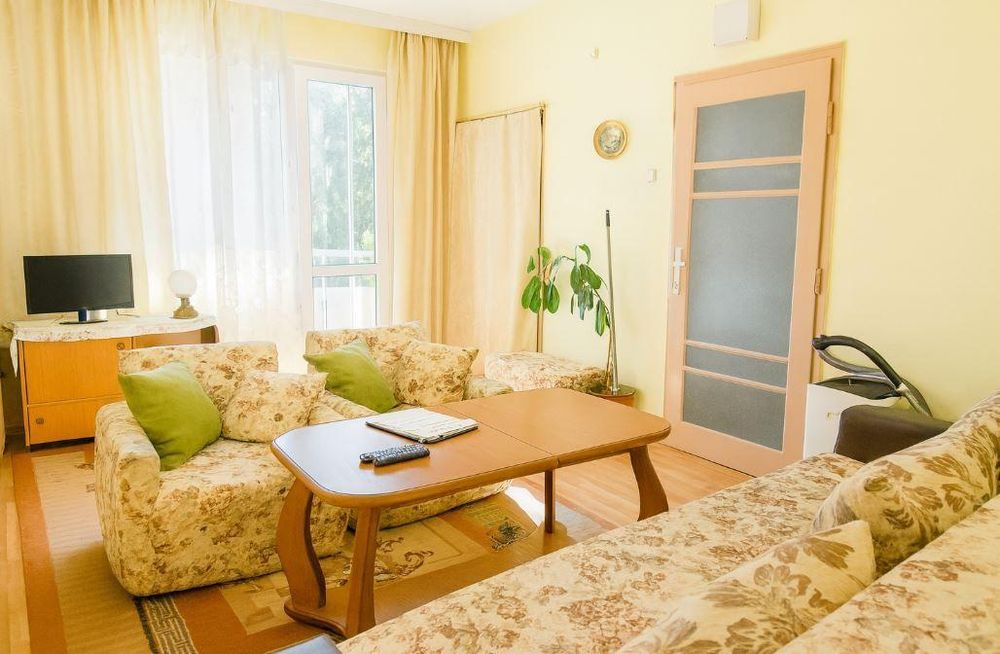 Тристаен апартамент в района на Общината!