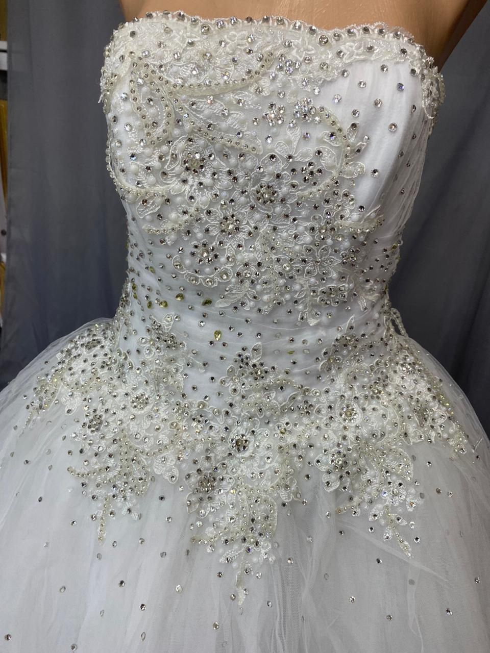 Свадебное платье шикарное с камными