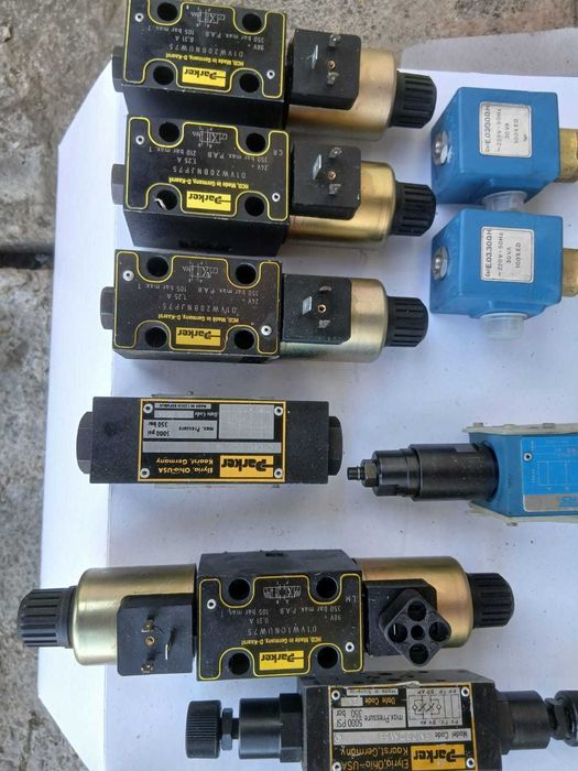 Vând electrovalve Parker + distribuitor Bosch Rexroth (Ițcani, SV)