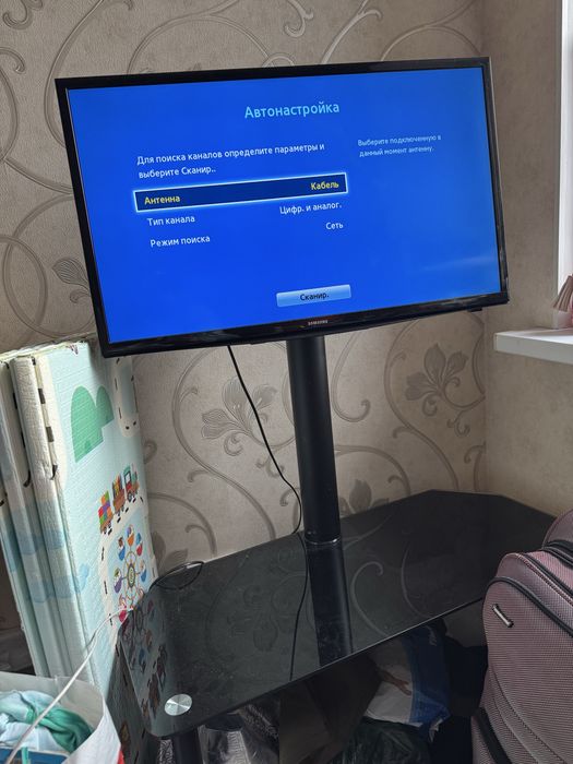 Продам телевизор со стойкой , в хорошем состоянии