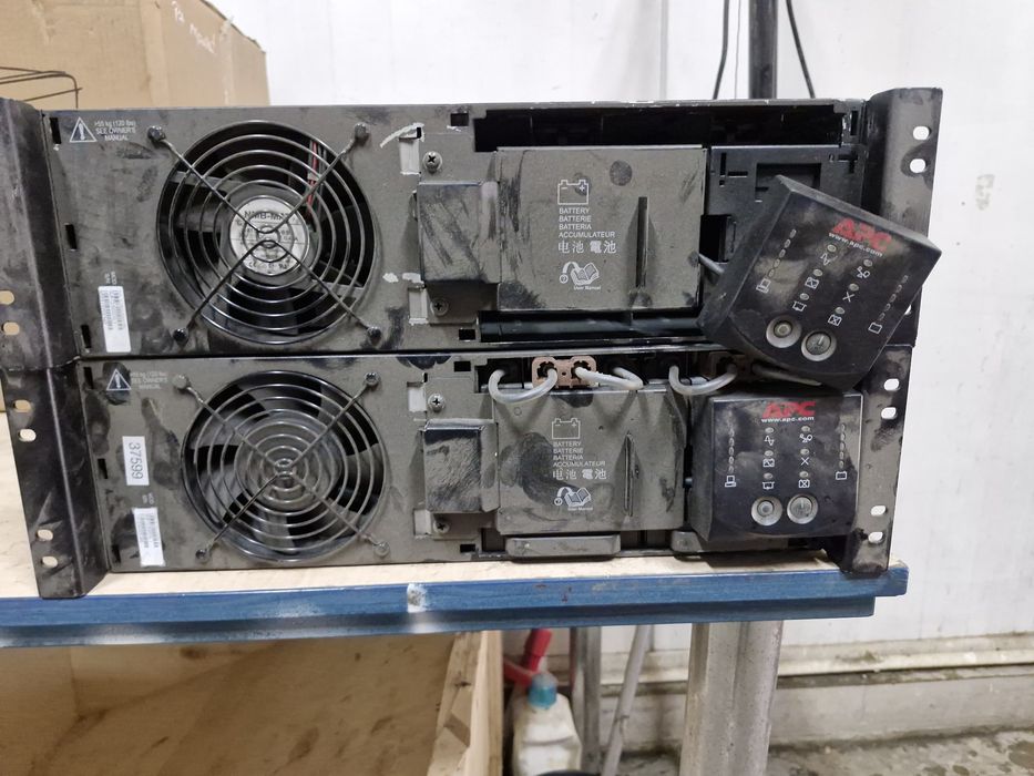 UPS  apc  Smart-UPS RT 3000VA SURTD3000XLI,