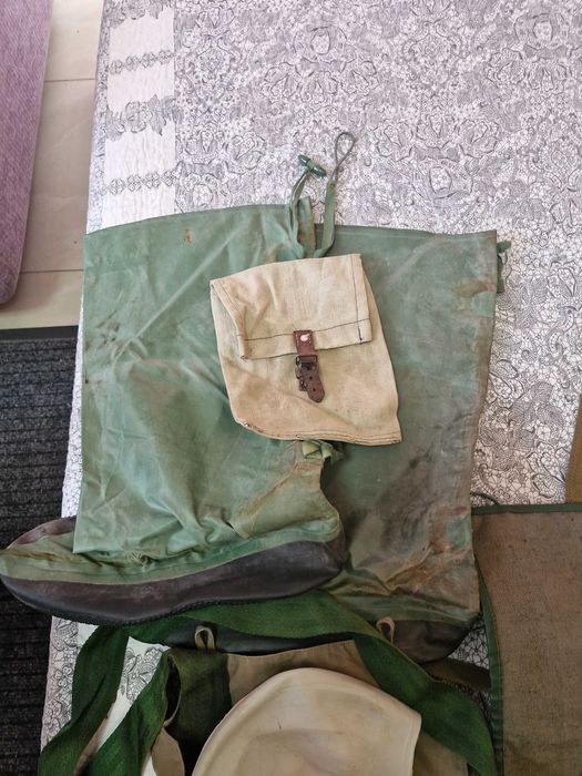 Продават се стари военни принадлежности