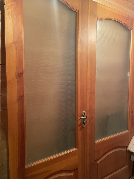 Продам межкомнатные деревянные двери