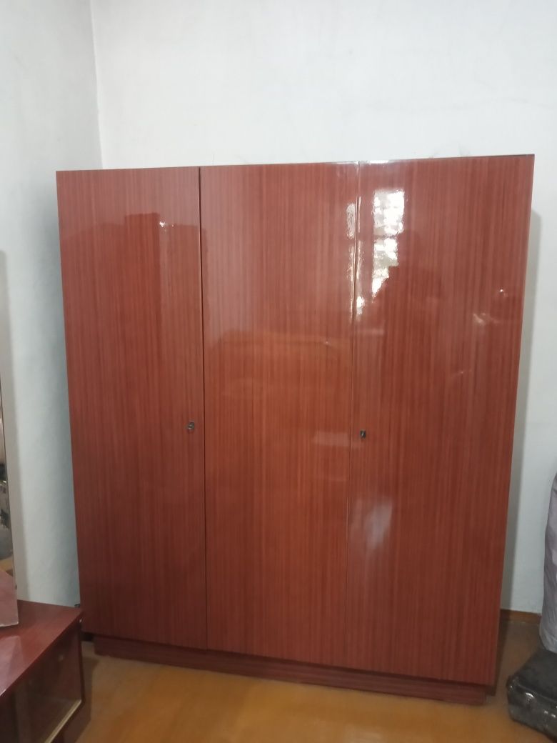 Продаётся шкаф в хорошем состоянии